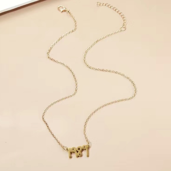 Taylor Swift 1989 Era Necklace - Gold available - Brand New - Picture 3 of 10